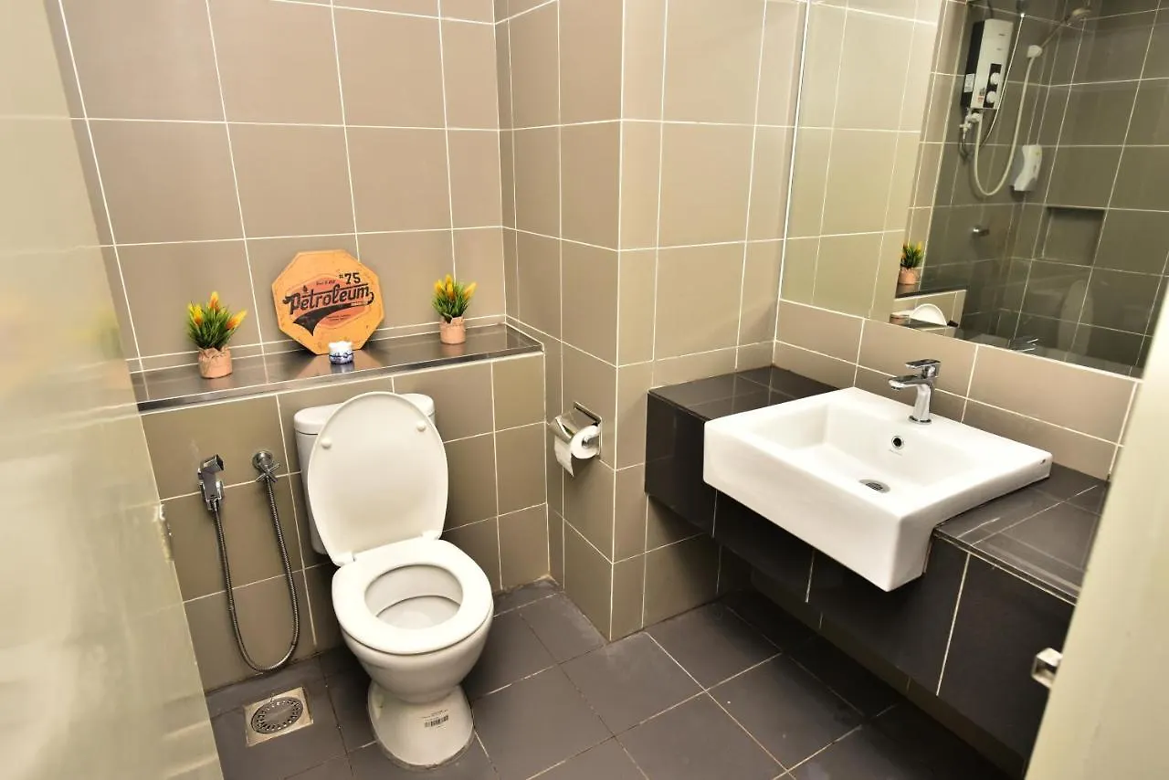 H&F Homestay The Two Owls Nest Aeropod Sovo Studio Room - 2 Queen Bed - Near Airport - Free Parking Kota Kinabalu Apartamento